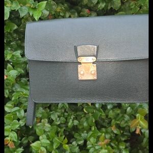 LOUIS VUITTON Pochette Clutch Bag Green Taiga Leather